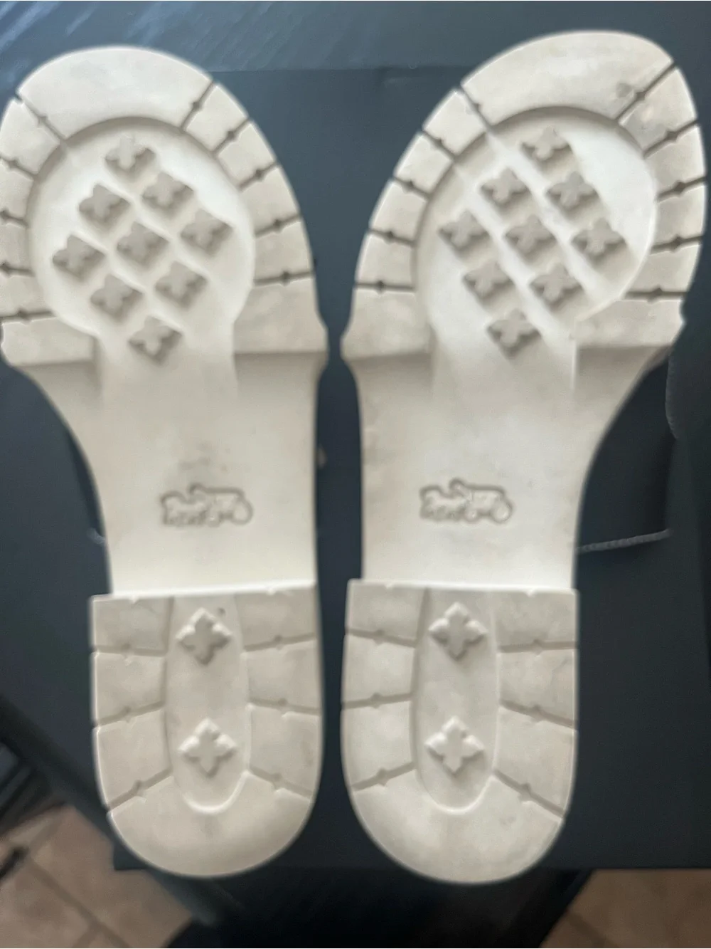 Coach stylish slides